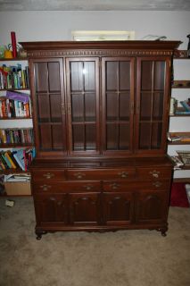 Beautiful Ethan Allen Queen Anne China Cabinet