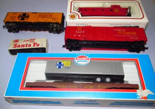 Four Santa FE Rolling Stock Items HO Reefer Flat Car with Trailer 
