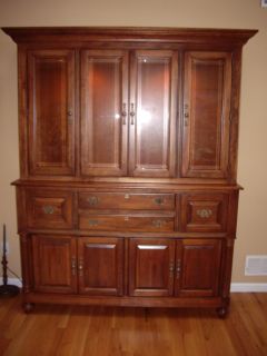 Richardson Brothers Cherry Wood China Cabinet Hutch Lighted.