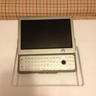 OQO Model 01 4 9 30 GB 512 MB Ultraportable Laptop Silver Black
