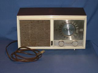 Vintage Zenith Vacuum Tube Am FM Radio M723 1959 USA