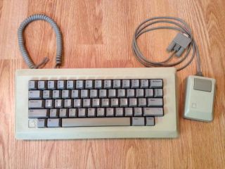 Original Apple Macintosh Computer Keyboard M0110 and Mouse M0100 