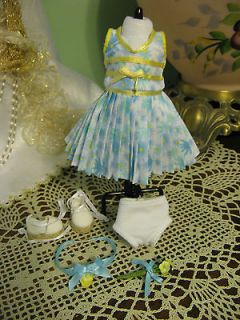 MADAME ALEXANDER COMPLETE PRETTY DRESS/OUTFIT/SHOES FOR 8 DOLLS