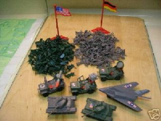 260 ARMY MEN PLAY SET GERMANY vs USA plastic toy soldiers HO size 