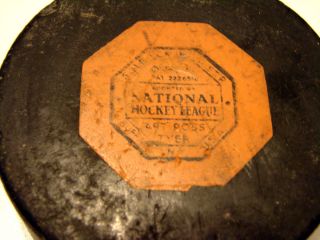 Vintage OFFICIAL NHL ART ROSS TYER HOCKEY PUCK OCTAGONAL LABEL 1942 
