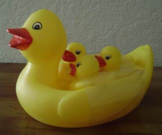 RUBBER DUCKS FOR BATHTUB FUN FLOATING MOTHER 3 BABY DUCKS FOR TUB FREE 