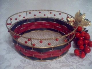 Christmas Holiday Red Beaded Gold Wire Basket Bread