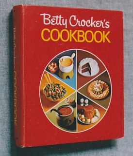 1969 1971 Betty Crockers Cookbook 5 Ring Binder 10th Printing