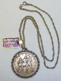Vintage Bicentennial Coin Pendant Necklace