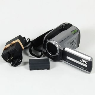 up for auction is this pre owned jvc camcorder in great working