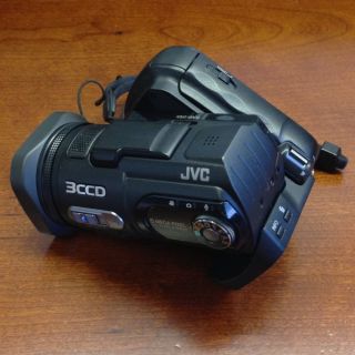 JVC GZ MC500U 3CCD Digital Media Camera with EXTRAS