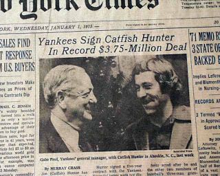 CATFISH HUNTER Signs w/ New York Yankees Highest Paid PITCHER 1975 NYC 