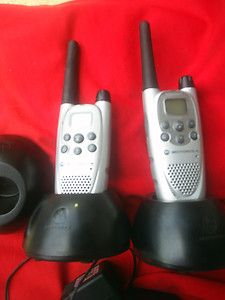 Motorola Talkabout T7100 2 Way Radios 3 Chargers T7100C01