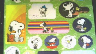   Present Snoopy and Charlie Brown Five Pages 200 Stickers