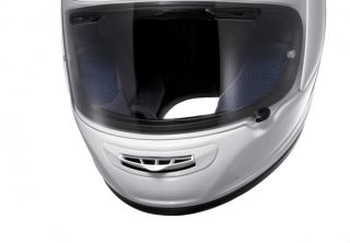 Three position chin vent helps in demisting the visor and offering 