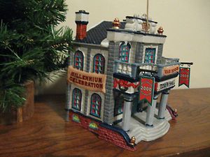 HEARTLAND VALLEY CHRISTMAS VILLAGE LIGHTED TOWN HALL W FLAGS ORIGINAL 