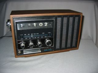 Vintage Channel Master Clock Radio Transistor Am FM Radio