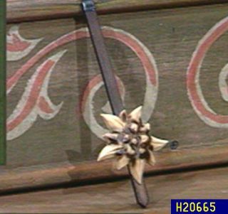 Edelweiss Flower Wooden Pendulum —