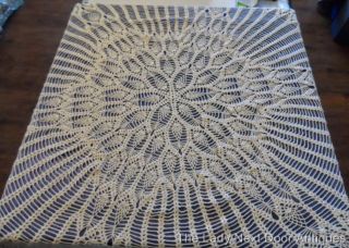 Gorgeous Vintage Hand Crocheted Round Pineapple Ecru Tablecloth 54