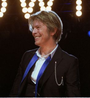 FileDavid Bowie Chicago 2002 08 08 photoby Adam Bielawski cropped