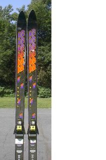 This is an interesting set of alpine downhill skis. Measures 74 long