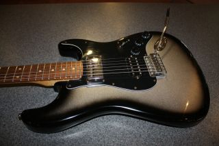 Custom Squier by Fender HH Adam Jones Silverburst Stratocaster NR