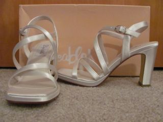 Dyeables Heels White Satin Wedding Dress Shoes size 6 5 M Bride