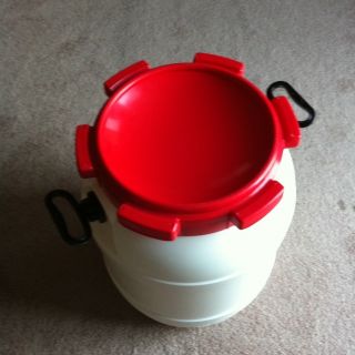 13 Gallon Barrel Drum Plastic Multipurpose White Red Lid