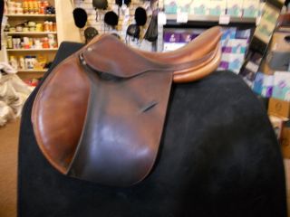USED Luc Childeric Close Contact Saddle 17 5