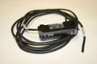 Keyence FS V21RP Sensor Amplifier with Cable 8 Used