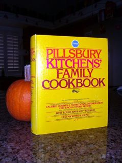 Pillsbury Kitchens Family Cookbook (Copyright 1979) 5 Ring Binder
