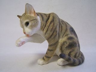 dscf3693 tabby washing country artists cat figurine 01630 excellent