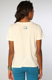 rvca the flo crew tee in natural sale $ 15 95 $ 28 00 43 % off