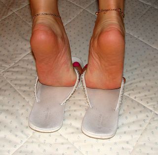 Well Worn White Flip Flops Sandals Sz 9 Absorbent Toe Prints School