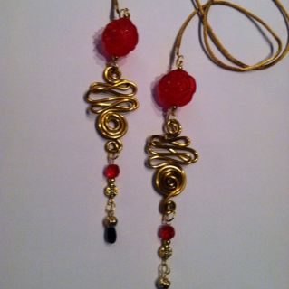 Red Rose Beads Wirh Gold Aluminum Wirework Eyeglass Chain
