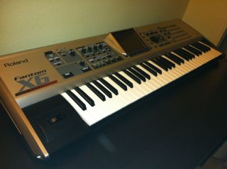 Roland Fantom X6 61 key keyboard/workstation 16 track sequencer & DVD