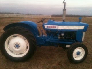  Ford 2000 Tractor