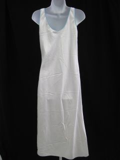 you are bidding on a fernando sanchez j white full length night gown