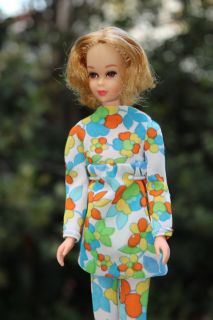 Vintage 1970 Blond TNT Twist N Turn Francie Barbie Doll in Bloom Zoom