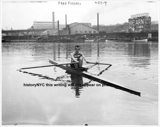 1924 FRED FUSSELL IN ROWING SHELL ON RIVER PHOTO