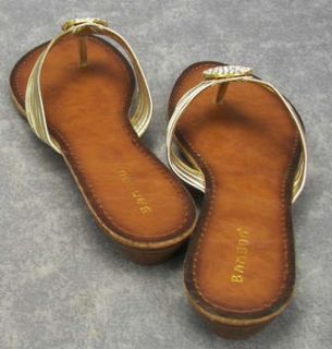 Bamboo Gabby Womens Gold Thong Flat Sandal 8 5