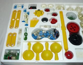  LOT 400 & 575 MOTORIZED ACTION SCIENCE TOY BUILDING land & water