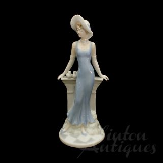  La Parisienne Franklin Mint Porcelain Figurine Fulgencio Garcia