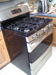 GE Profile 30 Free Standing Gas Range Convection Microwave Package