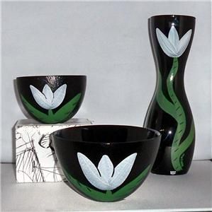 kosta boda tulipa white black med bowl