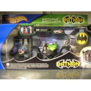 Hot Wheels Batman Batcave / Bathole Playset Toys & Games