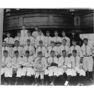 Cincinnati Reds baseball team posed