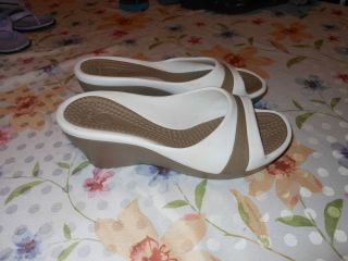 Womens 7 Crocs White Tan Sandle Heel Flats Platform Wedges
