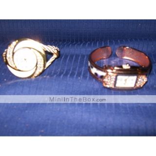 Womens Fashionable Style Alloy Analog Quartz Bracelet Watch (Assorted