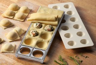 Italian Cooking Stuffed Ravioli Pasta Maker Pan New B4124